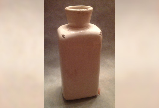 Керамическая ваза в стиле ретро