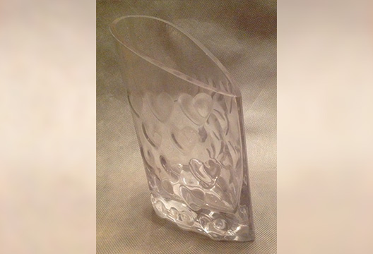 Стеклянная ваза с сердечками